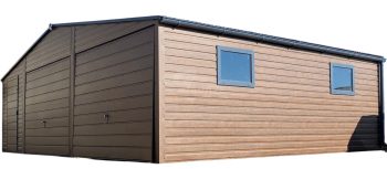 Plechová garáž 8x6m - 2x výklopná brána - dvere - 2x okno - orech tmavý - imitácia dreva - strecha dvojspádová (sedlová) GP599