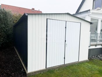 Plechová garáž 4x6 - Dvojkrídlové dvere - biela - strecha dvojspádová (sedlová) GP81